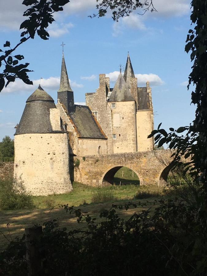 Montourtier Chateau De Bourgon מראה חיצוני תמונה